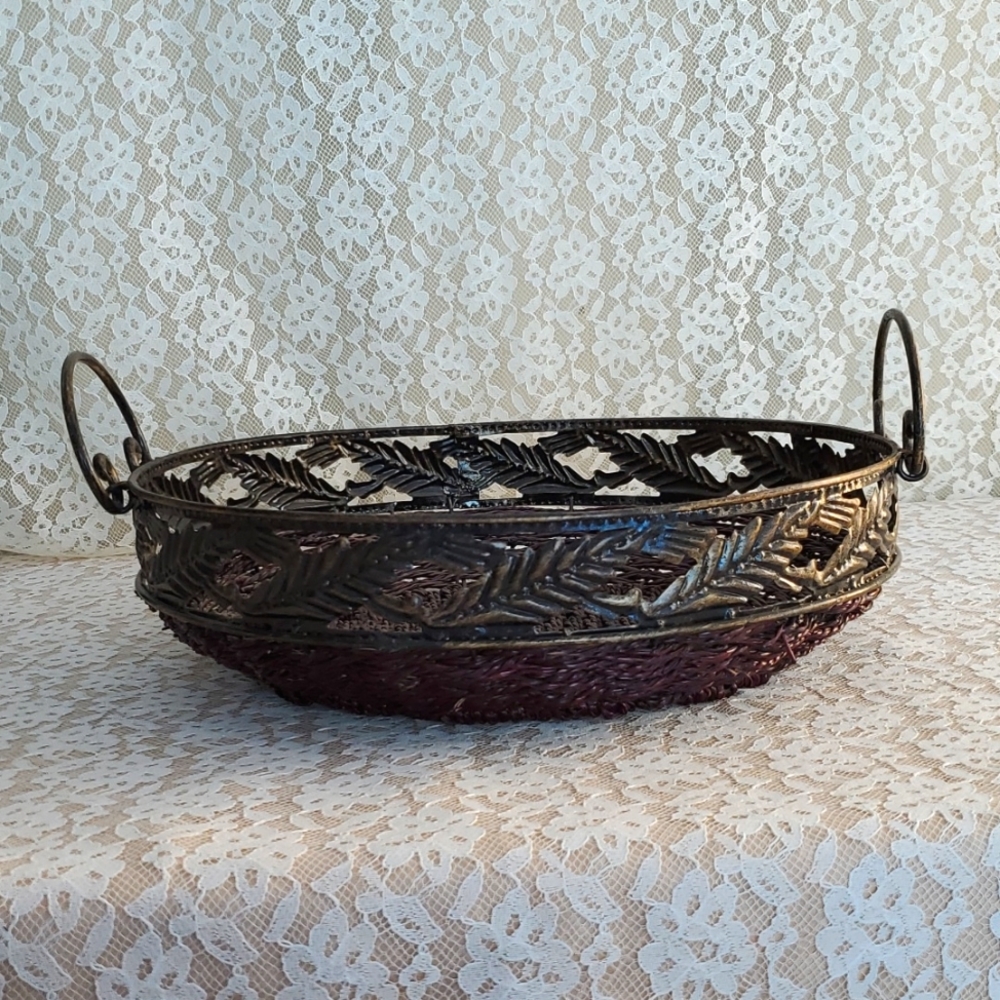 Metal seagrass woven round basket Home Interiors 13.75" NWOT
